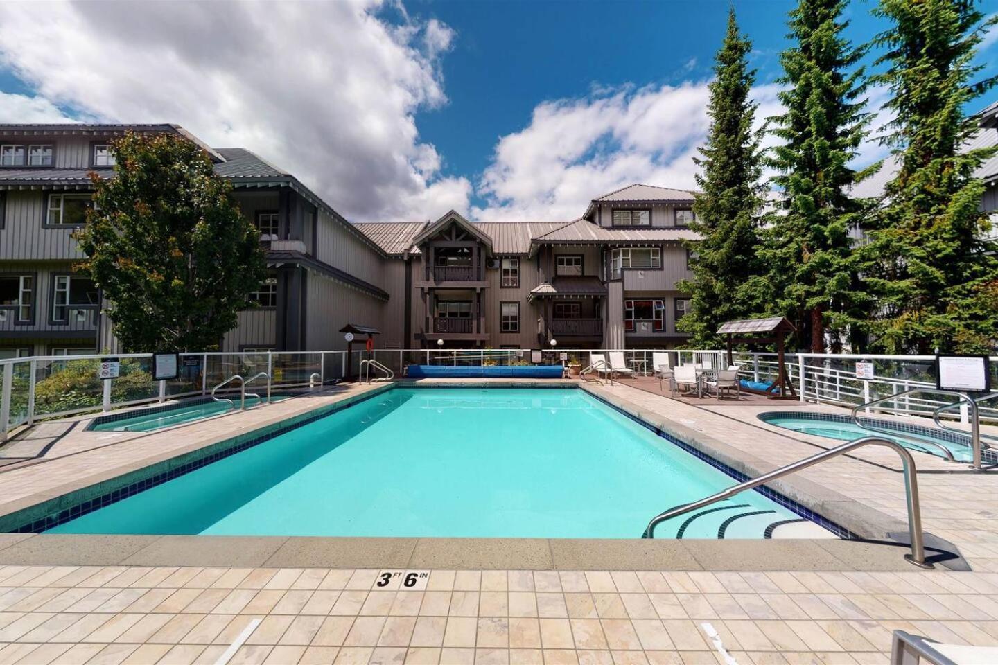 Newly Renovated Ski In Out W Pool 2 Hot Tubs Whistler Kültér fotó